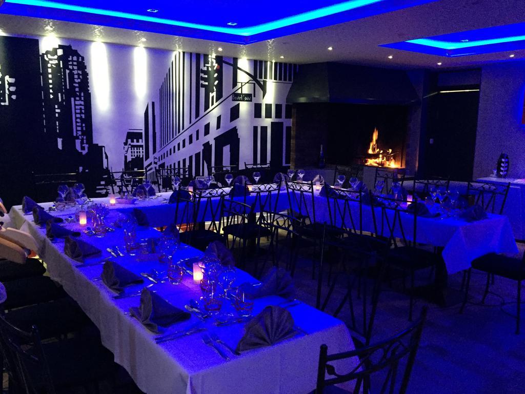 Le Beverl'Inn Flers  Exteriör bild