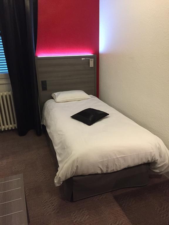 Le Beverl'Inn Flers  Exteriör bild
