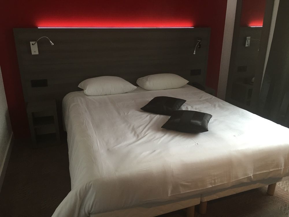 Le Beverl'Inn Flers  Exteriör bild