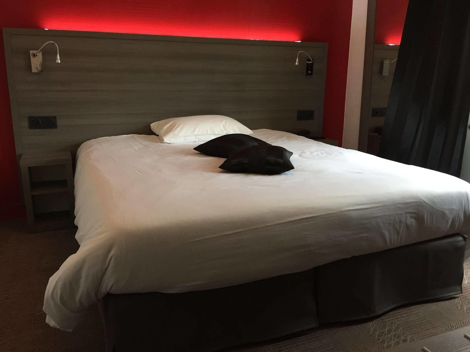 Le Beverl'Inn Flers  Exteriör bild