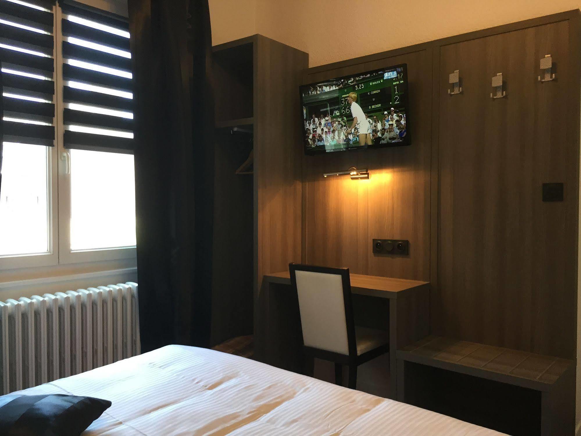 Le Beverl'Inn Flers  Exteriör bild
