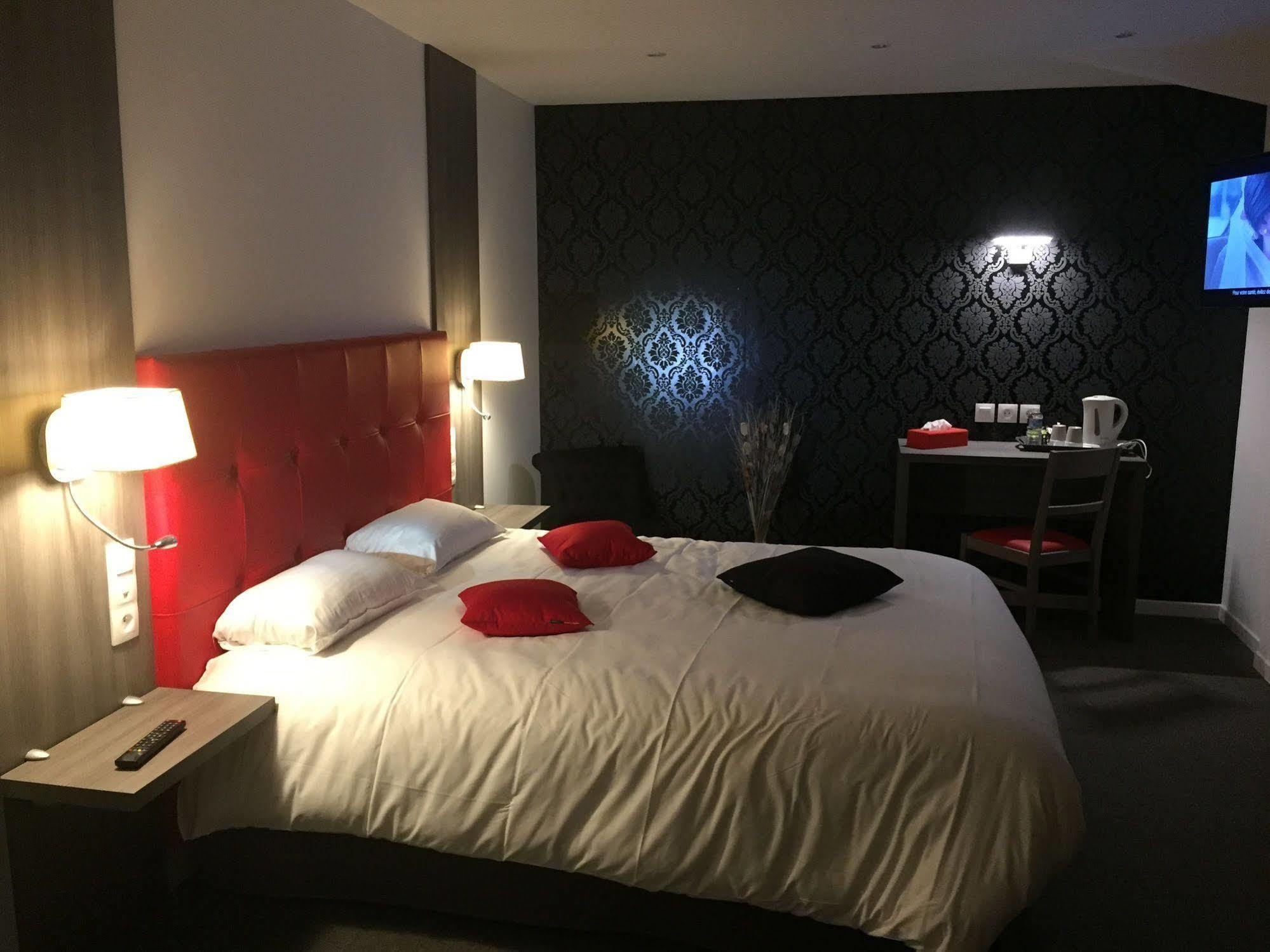 Le Beverl'Inn Flers  Exteriör bild